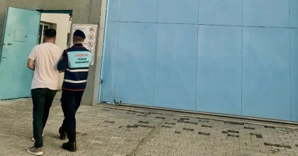 BEŞ AYRI SUÇTAN ARANIYORDU, BODRUM'DA YAKALANDI