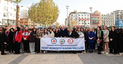DENİZLİLİ KADINLAR ATA’NIN HUZURUNDA