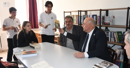 BULDAN BELEDİYESİNDEN OKULLARA KİTAPLIK DESTEĞİ