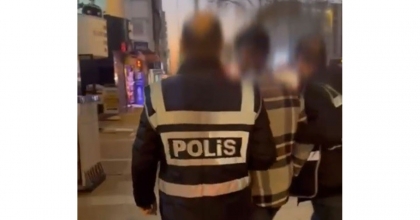 HAVAYA RASTGELE ATEŞ AÇARAK BİR KİŞİYİ YARALAYAN MAGANDA YAKALANDI