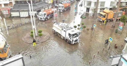 İZMİR'DE DENİZ TAŞKINLARINA İSTİNAT DUVARIYLA ÖNLEM GELİYOR