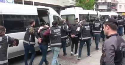 İZMİR'DE MAFYA YAPILARI BİR BİR ÇÖKERTİLDİ  