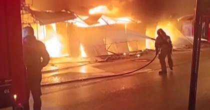 İZMİR'DE SABAHA KARŞI KORKUTAN YANGIN  