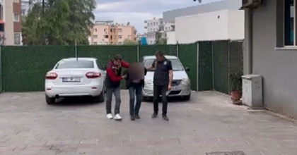 İZMİR'DE ŞİRKET DOLANDIRICISI FİRARİ, SİBER POLİSİNE YAKALANDI