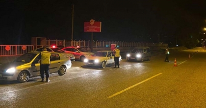 JANDARMANIN ALKOL DENETİMİNDE 6 SÜRÜCÜNÜN EHLİYETİ GERİ ALINDI  