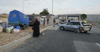 KIMKISIK’TA ÜÇ ARAÇ KAZAYA KARIŞTI