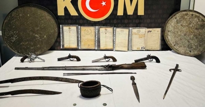 KÜTAHYA’DA ŞÜPHELİ ARAÇTA 21 PARÇA TARİHİ ESER ELE GEÇİRİLDİ  