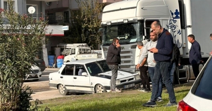 MİLAS’TA OTOMOBİL İLE TIR ÇARPIŞTI
