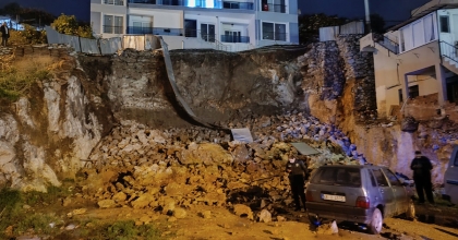 MİLAS’TA TOPRAK KAYMASI