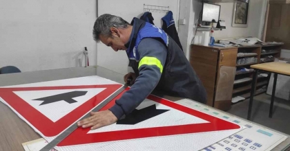 BÜYÜKŞEHİR KENDİ ÜRETTİĞİ TRAFİK LEVHALARINDAN 24 MİLYON TL TASARRUF SAĞLADI  