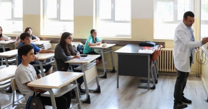 OKULLARDA YÖNETİMSEL KRİZ VAR