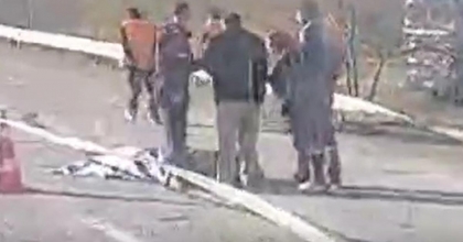 OTOMOBİLİN ÇARPTIĞI YAYA HAYATINI KAYBETTİ