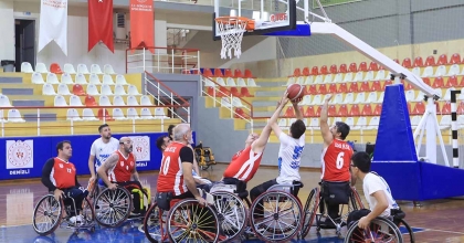 PAMUKKALE BELEDİYESPOR ZİRVEYİ ZORLUYOR