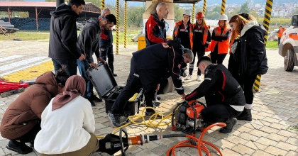 PAÜ’LÜ ÖĞRENCİLER AFAD GÖNÜLLÜSÜ OLDU