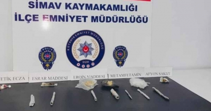 SİMAV’DA UYUŞTURUCUYLA YAKALANAN 3 KİŞİ TUTUKLANDI