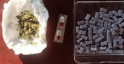 ŞÜPHE ÜZERİNE DURDURULAN OTOMOBİLDEN UYUŞTURUCU ÇIKTI