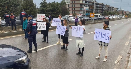 TEHLİKELİ OKUL YOLUNDA KORKULAN OLDU, VELİLER İSYAN ETTİ