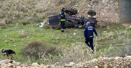 TRAKTÖRÜN ALTINDA KALAN 3 ÇOCUK ANNESİ KADIN HAYATINI KAYBETTİ