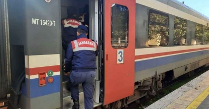 TRENDEKİ YOLCULUK 'GÖZALTI' İLE SON BULDU