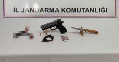 UYUŞTURCU TACİRİ JANDARMAYA YAKALANDI