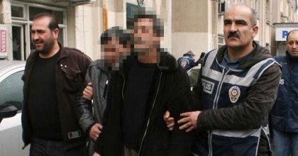 12 YIL ÖNCE ÇOCUKLUK ARKADAŞINI ÖLDÜREN FİRARİ, SAKLANDIĞI EVDE YAKALANDI