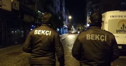 YAKALANMAMAK İÇİN SAĞIR VE DİLSİZ TAKLİDİ YAPTI