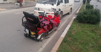 KAMYONETİN BİSİKLETE ÇARPTIĞI KAZADA YARALANAN OLMADI