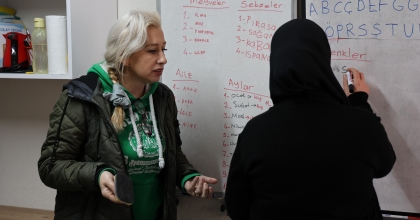 KADIN MUHTARIN EĞİTİM SEFERBERLİĞİ ÇIĞ GİBİ BÜYÜYOR