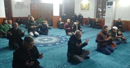 ELLER MEHMETÇİK İÇİN SEMAYA AÇILDI
