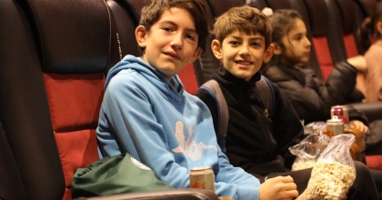 BELEDİYEDEN ÖĞRENCİLERE SİNEMA HEDİYESİ
