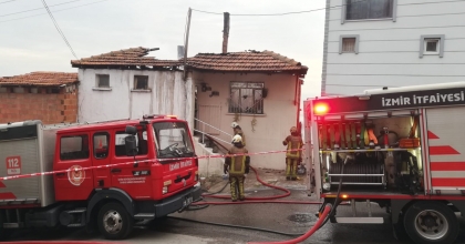 İKİ EV ALEV TOPUNA DÖNDÜ