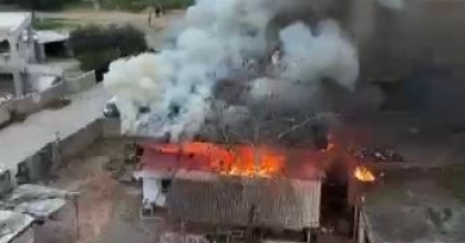 MÜSTAKİL EV ALEV TOPUNA DÖNDÜ