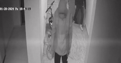 AYAKKABI HIRSIZLARI KAMERALARA YAKALANDI