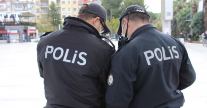 BAŞKASINA AİT KREDİ KARTINI KULLANINCA POLİS YAKALADI