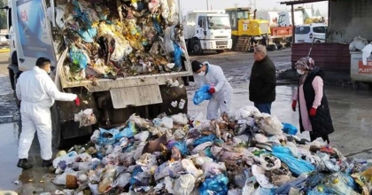 ÇÖPLERİN İÇİNDE ALTIN ARADILAR  