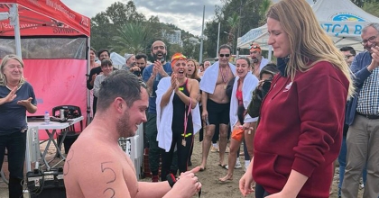 DENİZDEN ÇIKTI, EVLİLİK TEKLİFİ YAPTI