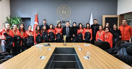 DENİZLİLİ HOKEYCİLER BRONZLA DÖNDÜ