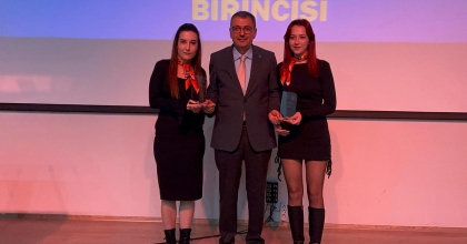 DEPREMDE KAYBETTİKLERİ ARKADAŞLARININ İSMİYLE KATILDILAR, 2’NCİ OLDULAR