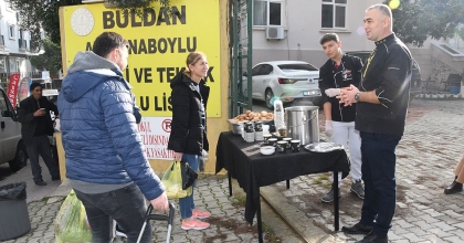 DERSTE HAZIRLADIKLARI ÇORBAYI HALKA SUNDULAR