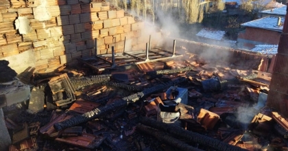 EMET’TE 3 KATLI BİNANIN ÇATI KATINDA ÇIKAN YANGIN KORKUTTU