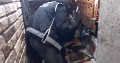 EVİNİ SİLAH İMALATHANESİNE ÇEVİREN ZANLI YAKALANDI