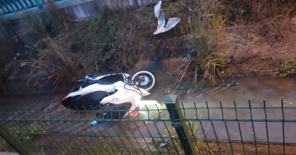 FETHİYE'DE OTOMOBİLLE MOTOSİKLETLER ÇARPIŞTI: 3 YARALI