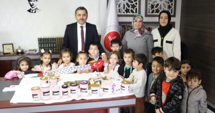FETHİYELİ MİNİKLER KUMBARALARINI FİLİSTİN İÇİN AÇTI  