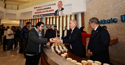 FİNAL HAFTASINDAKİ ÖĞRENCİLERE ÇORBA İKRAM ETTİLER