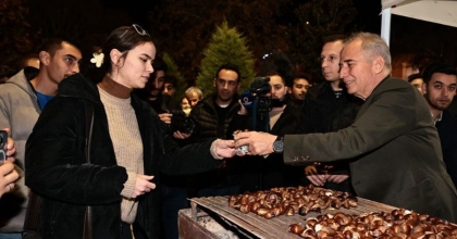 GENÇLERLE BULUŞTU, TALEPLERİNİ DİNLEDİ