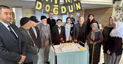 HUZUREVİ SAKİNLERİNE SÜRPRİZ DOĞUM GÜNÜ