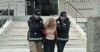INTERPOL TARAFINDAN KIRMIZI BÜLTENLE ARANIYORDU, İZMİR'DE YAKALANDI