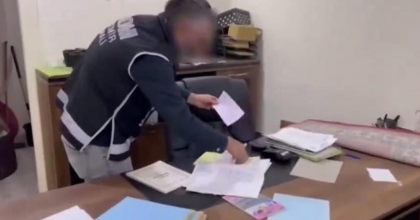 İZMİR BORNOVA'DAKİ NAYLON FATURA OPERASYONUNDA 5 GÖZALTI  