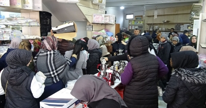 MAĞAZA İNDİRİMİ İZDİHAMA NEDEN OLDU