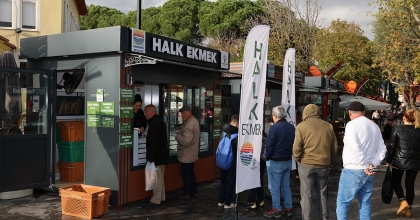 MARMARİS’TE VATANDAŞLAR HALK EKMEĞE YOĞUN İLGİ GÖSTERİYOR